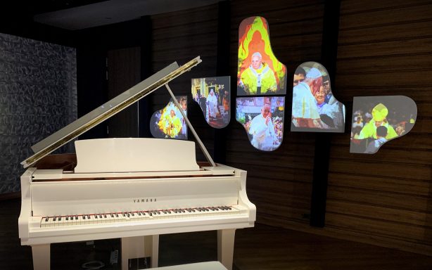 click to readYAMAHA Piano Room Projection Mapping